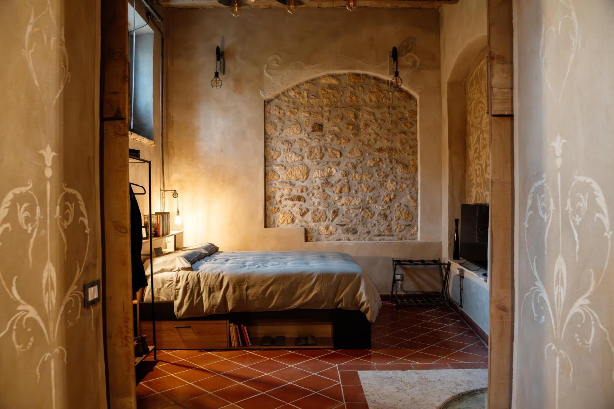 Artemisia Apartment *